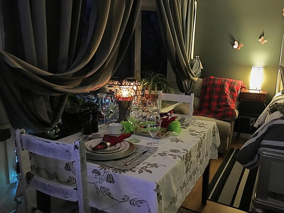 Mabuhay Lakeside Manor Bed & Breakfast Yellowknife Exterior photo