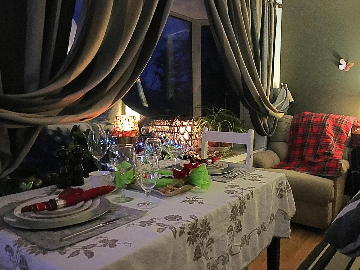 Mabuhay Lakeside Manor Bed & Breakfast Yellowknife Exterior photo