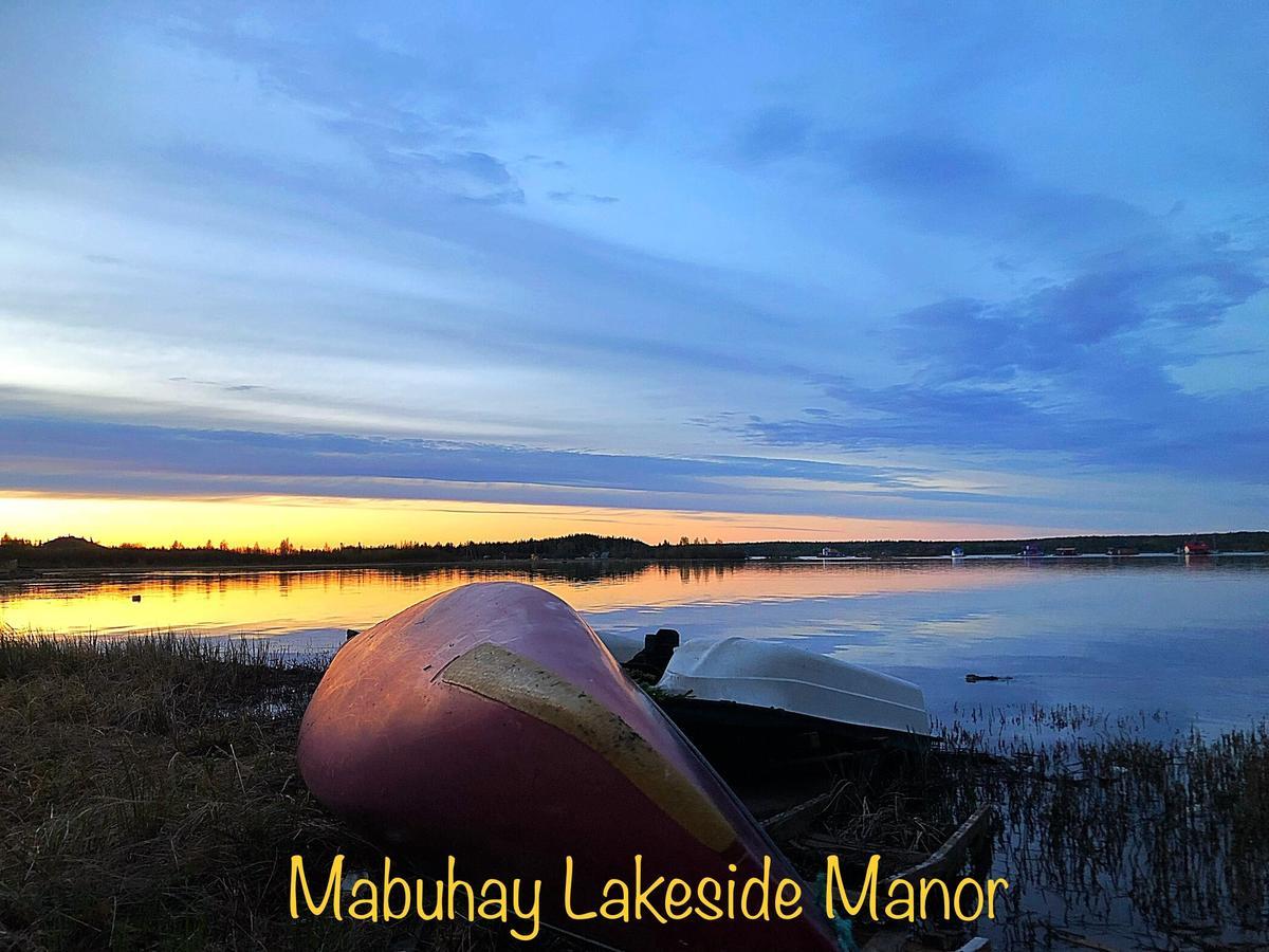 Mabuhay Lakeside Manor Bed & Breakfast Yellowknife Exterior photo