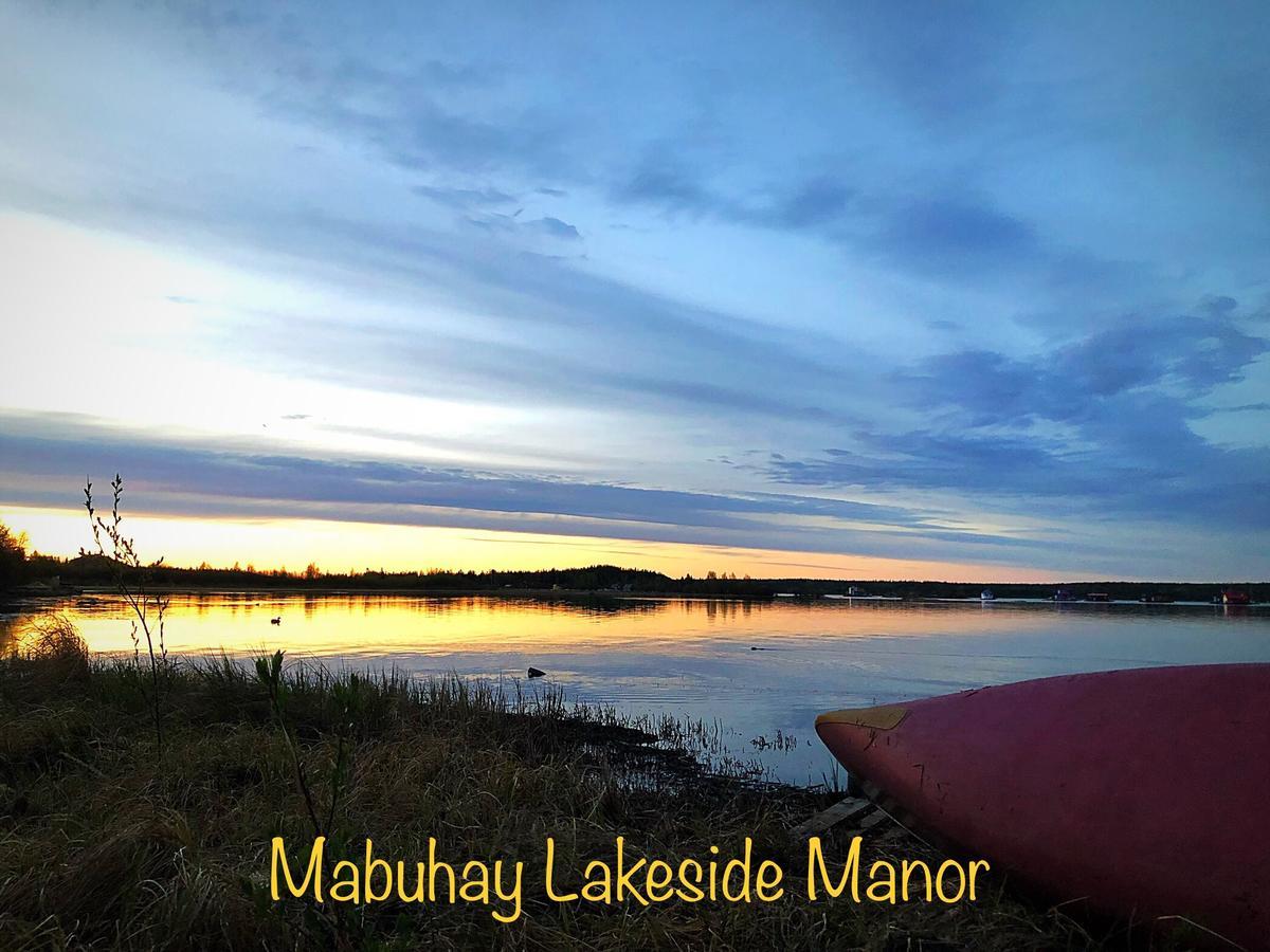 Mabuhay Lakeside Manor Bed & Breakfast Yellowknife Exterior photo