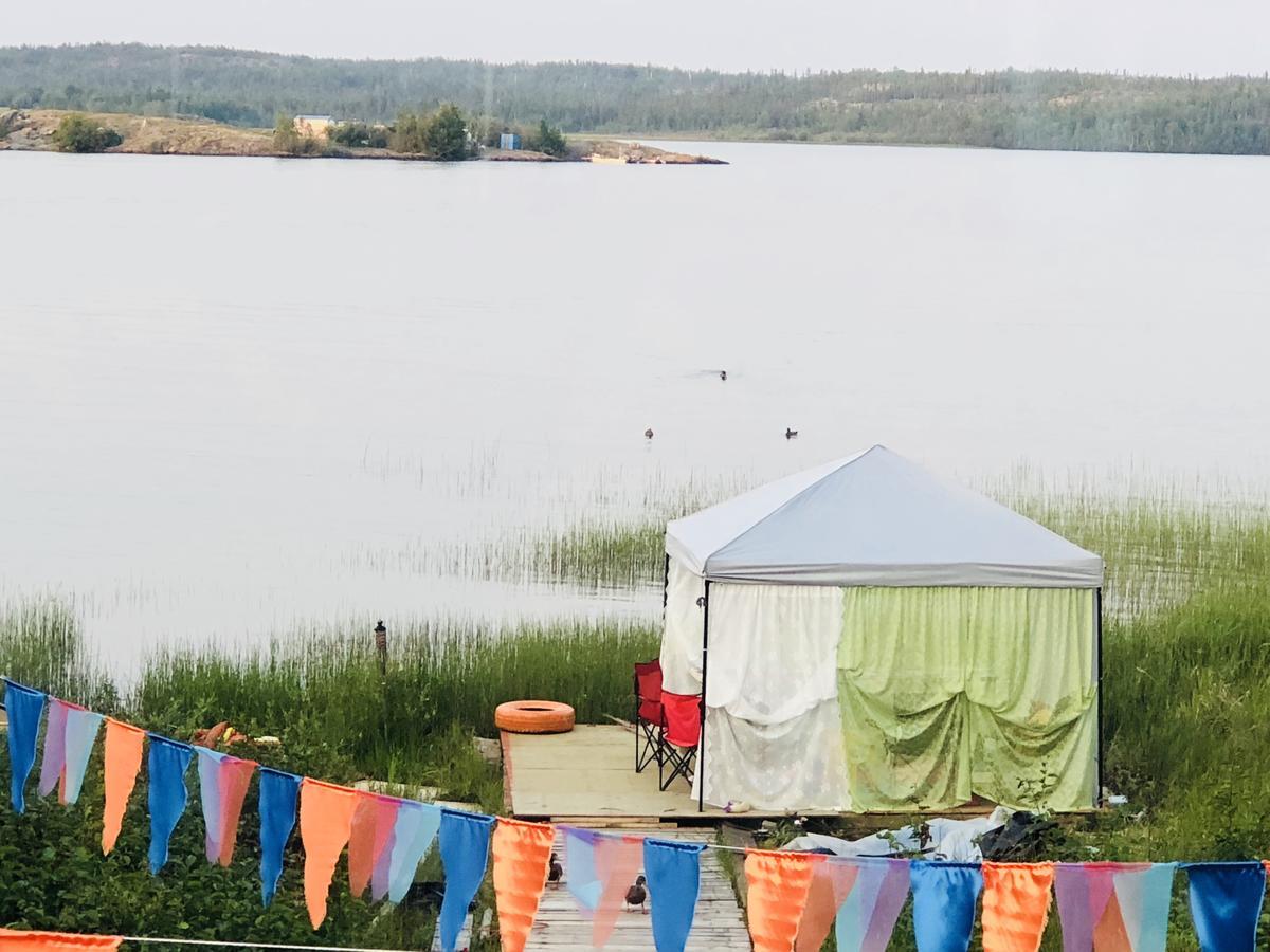 Mabuhay Lakeside Manor Bed & Breakfast Yellowknife Exterior photo