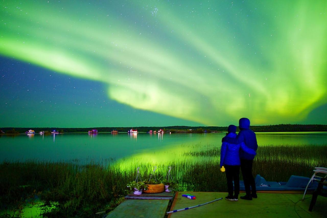 Mabuhay Lakeside Manor Bed & Breakfast Yellowknife Exterior photo