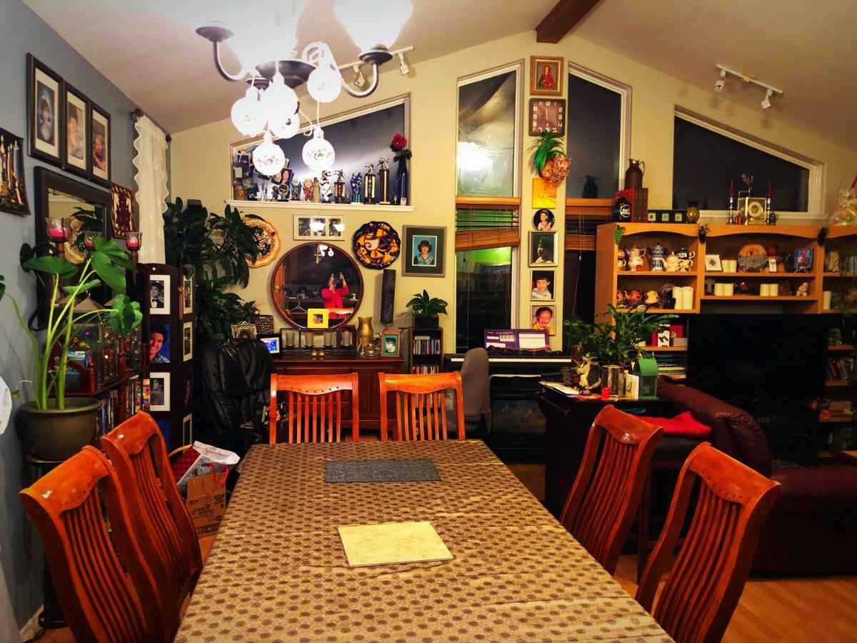 Mabuhay Lakeside Manor Bed & Breakfast Yellowknife Exterior photo