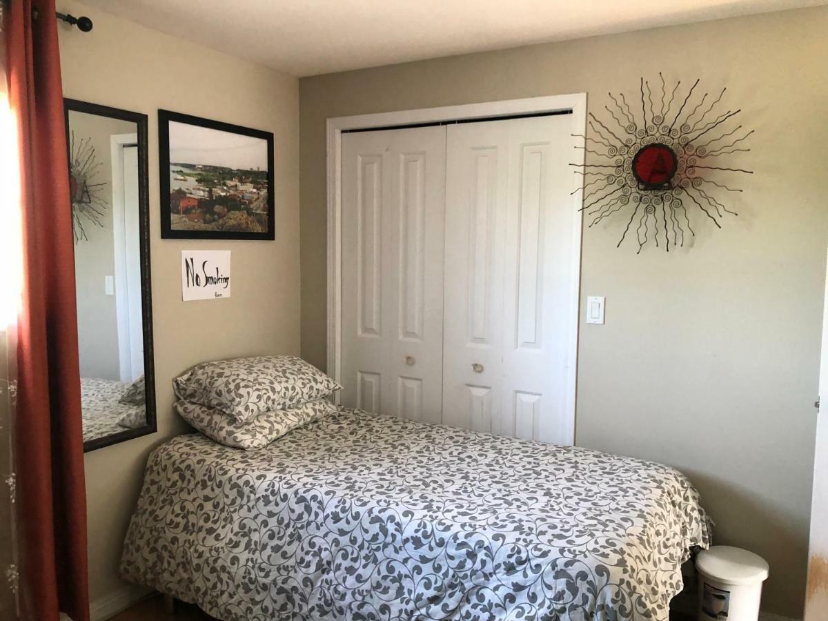 Mabuhay Lakeside Manor Bed & Breakfast Yellowknife Exterior photo